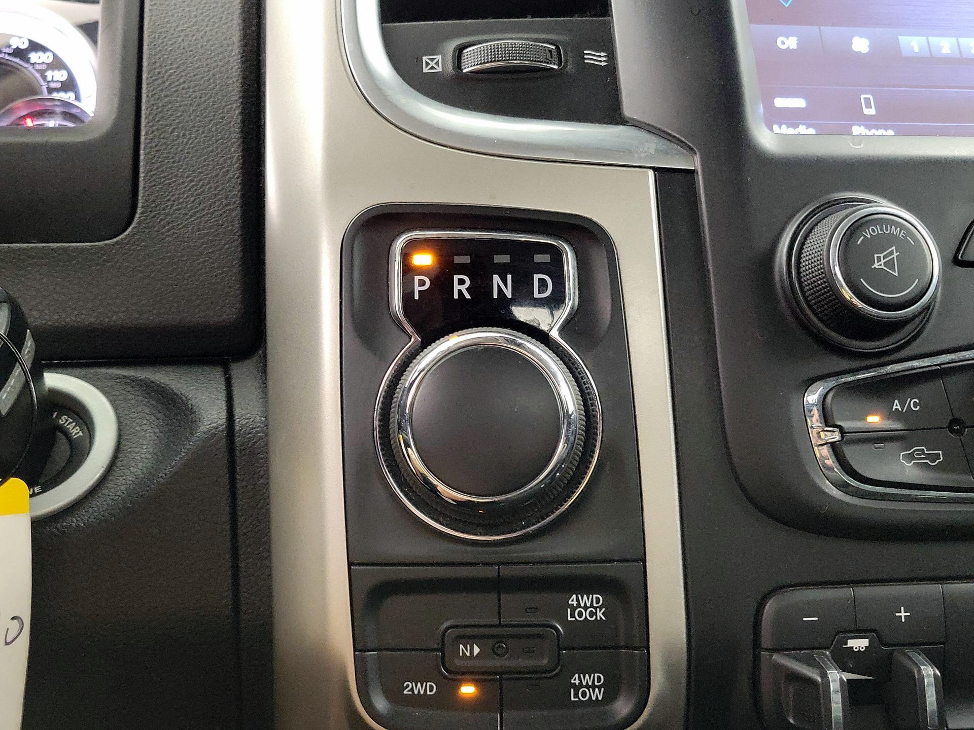 Thumbnail: 2019 RAM 1500 Classic - 17
