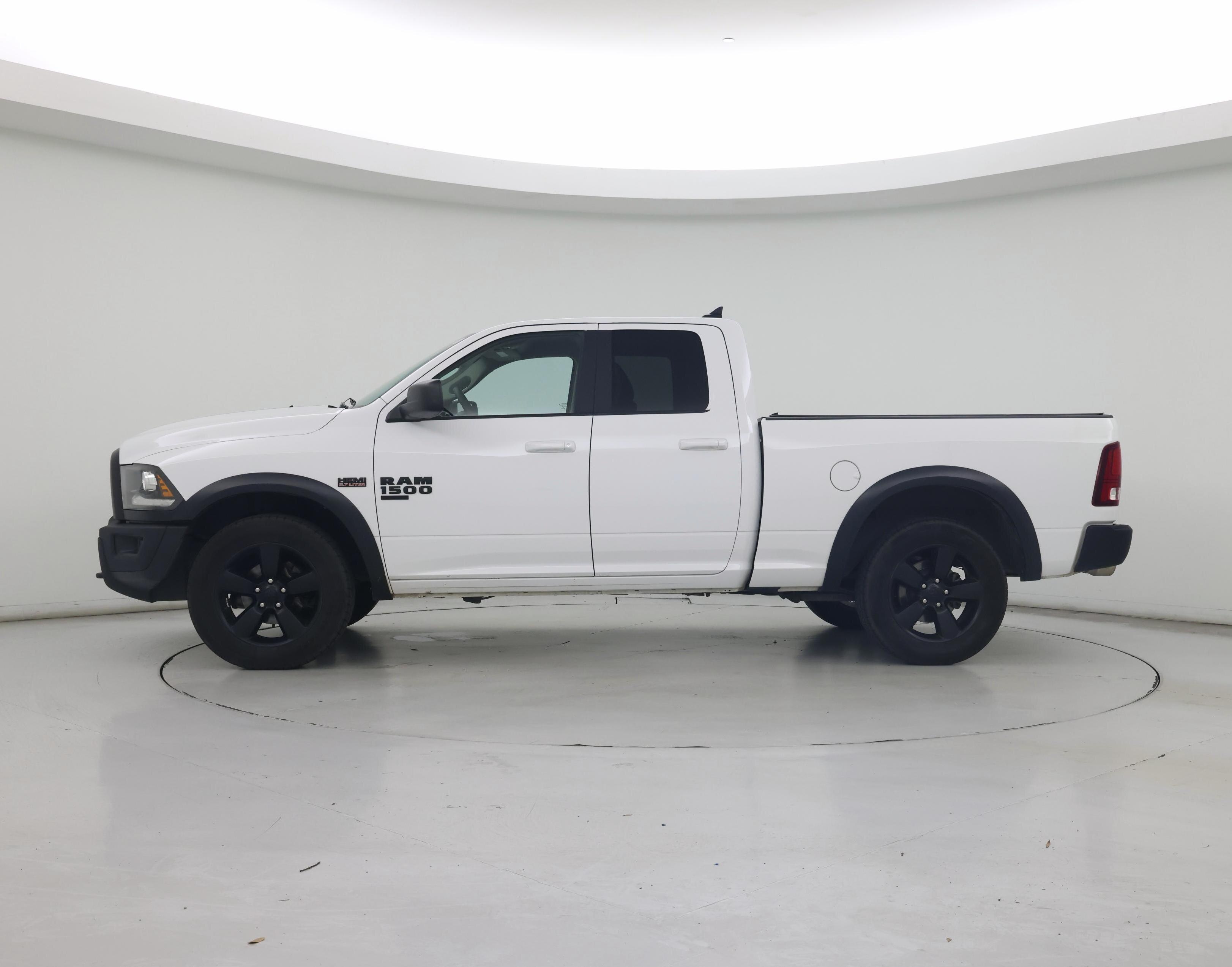 Thumbnail: 2019 RAM 1500 Classic - 3