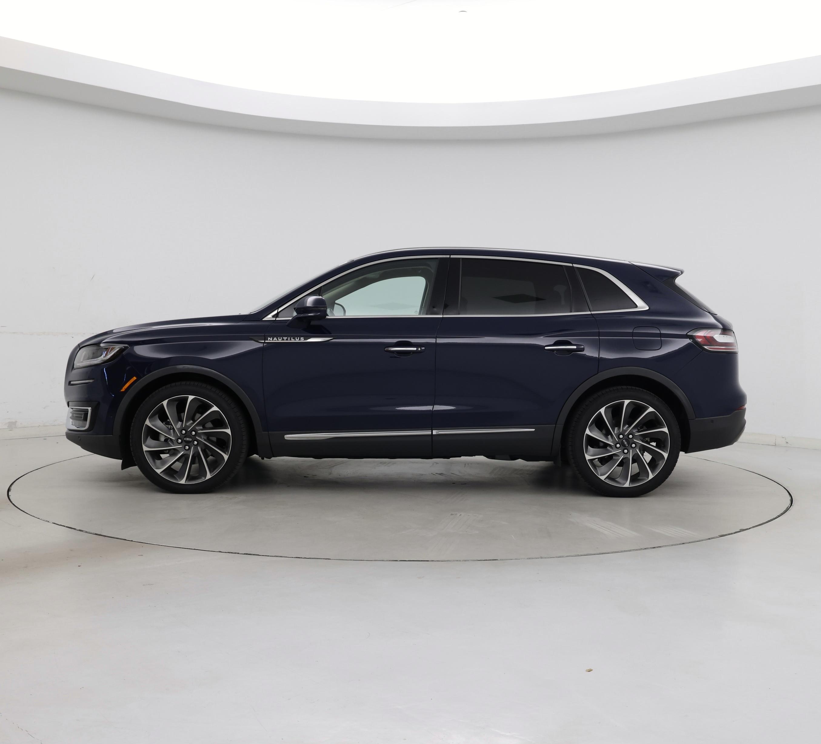 Thumbnail: 2019 Lincoln Nautilus - 3