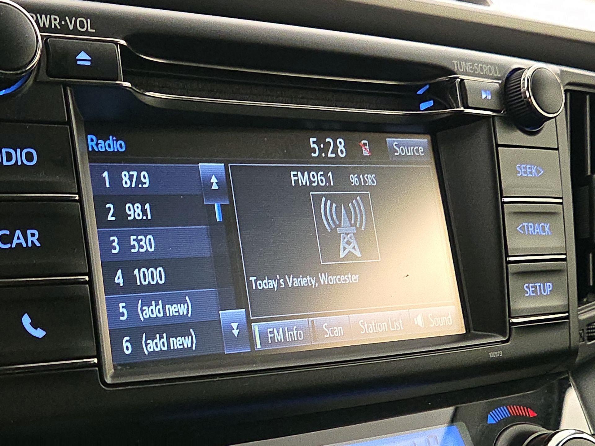 Thumbnail: 2018 Toyota RAV4 - 15