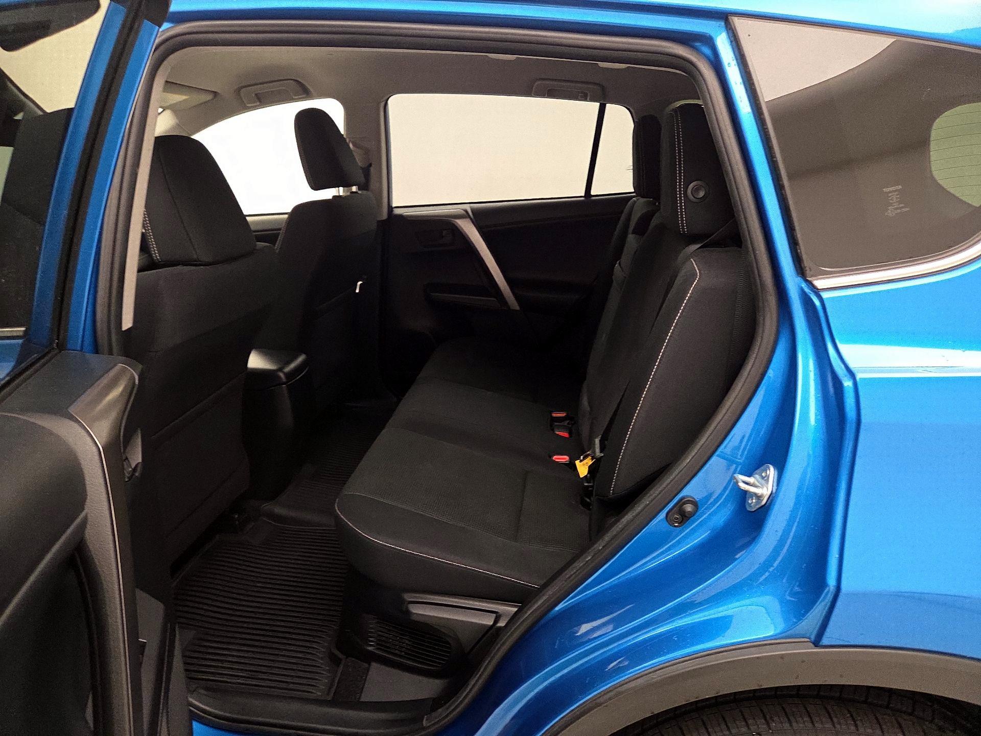 Thumbnail: 2018 Toyota RAV4 - 19