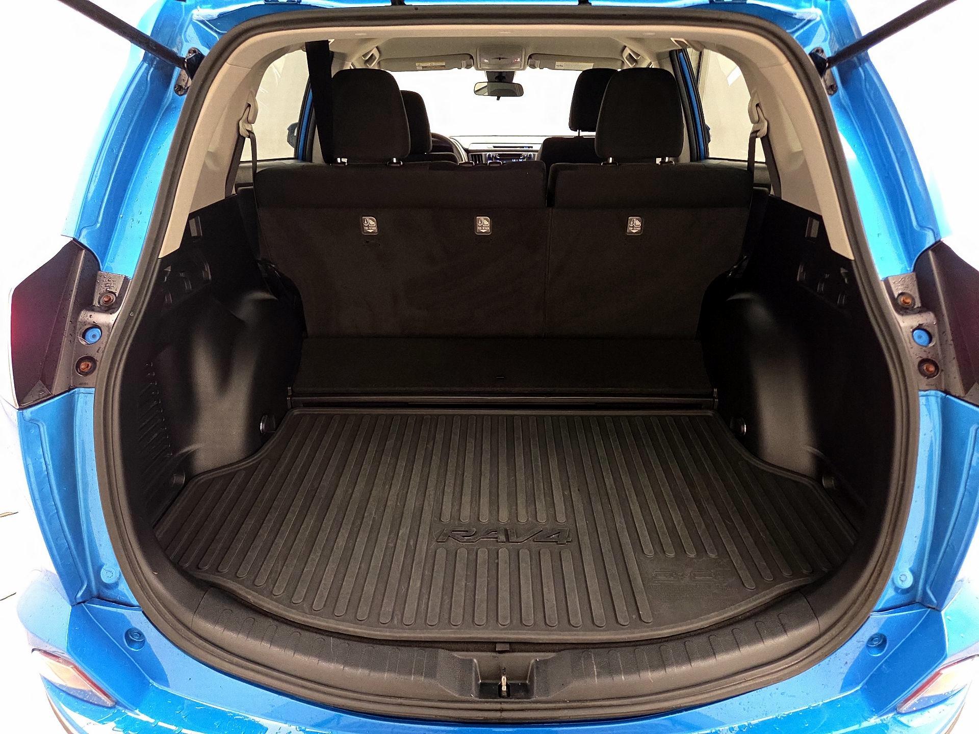 Thumbnail: 2018 Toyota RAV4 - 20