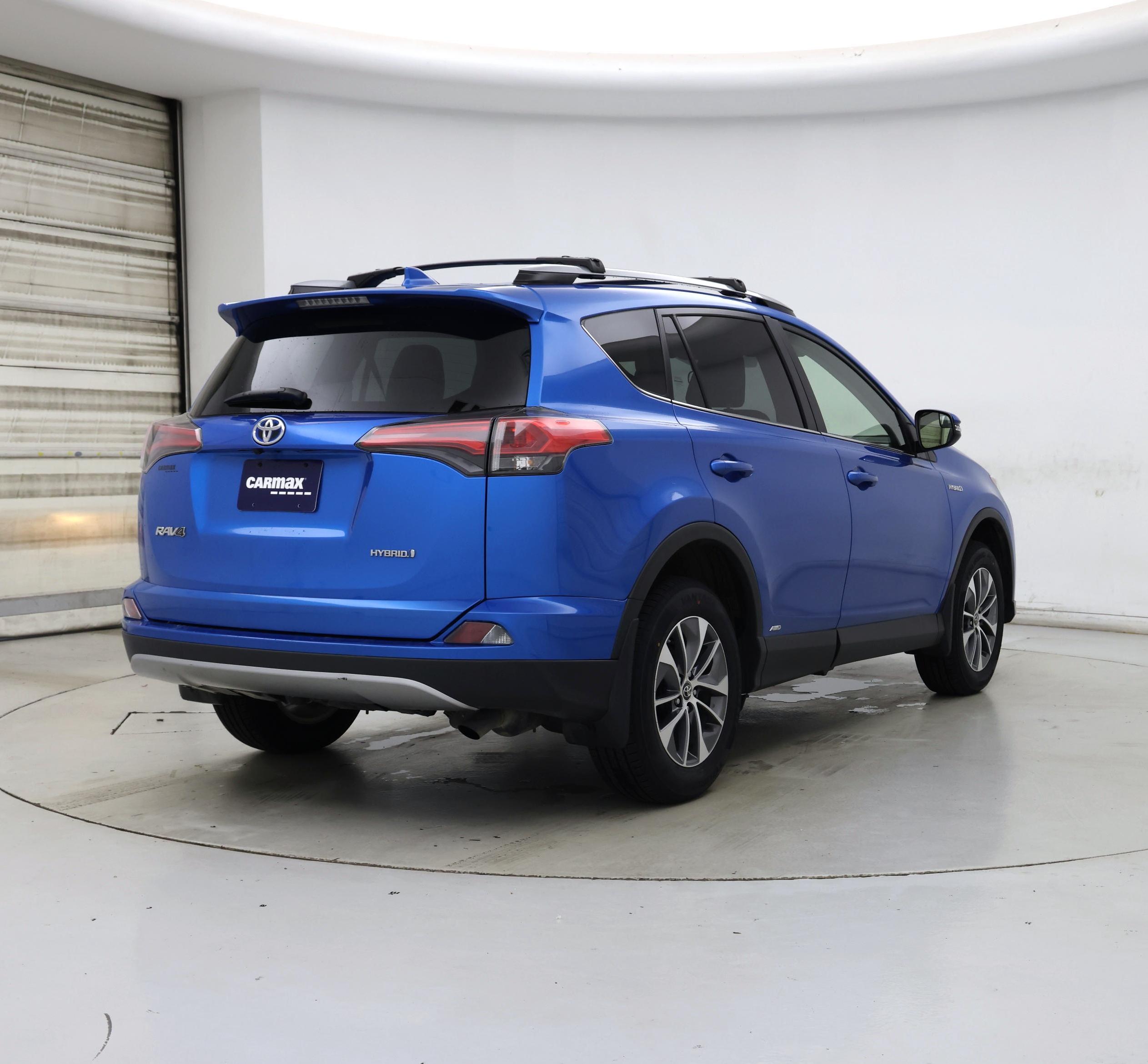 Thumbnail: 2018 Toyota RAV4 - 8