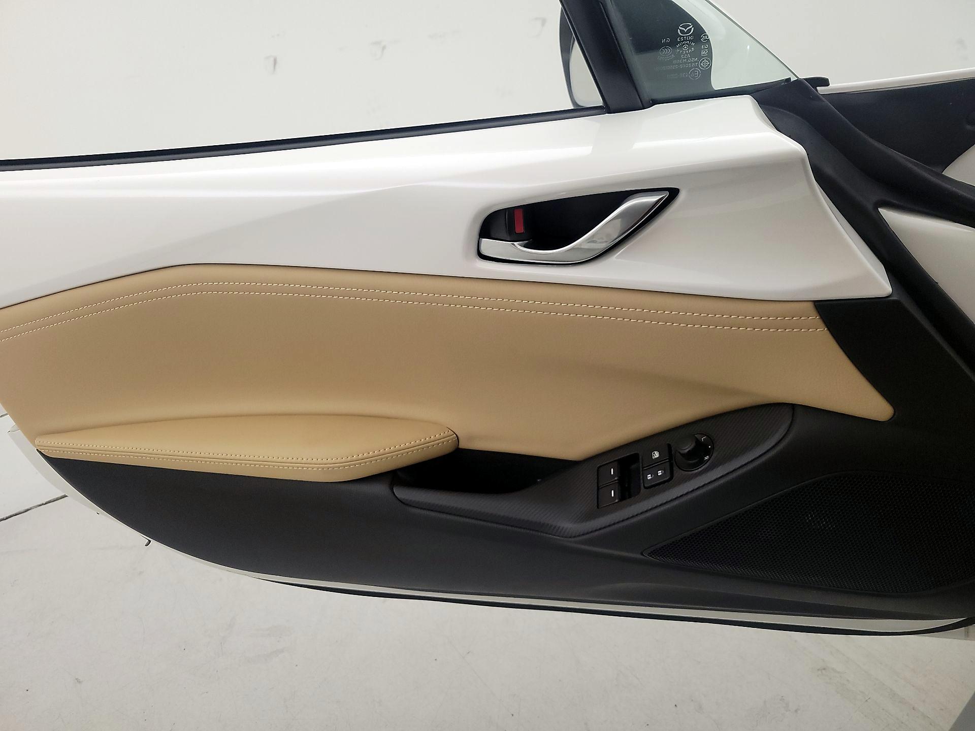 Thumbnail: 2025 Mazda MX-5 Miata - 12