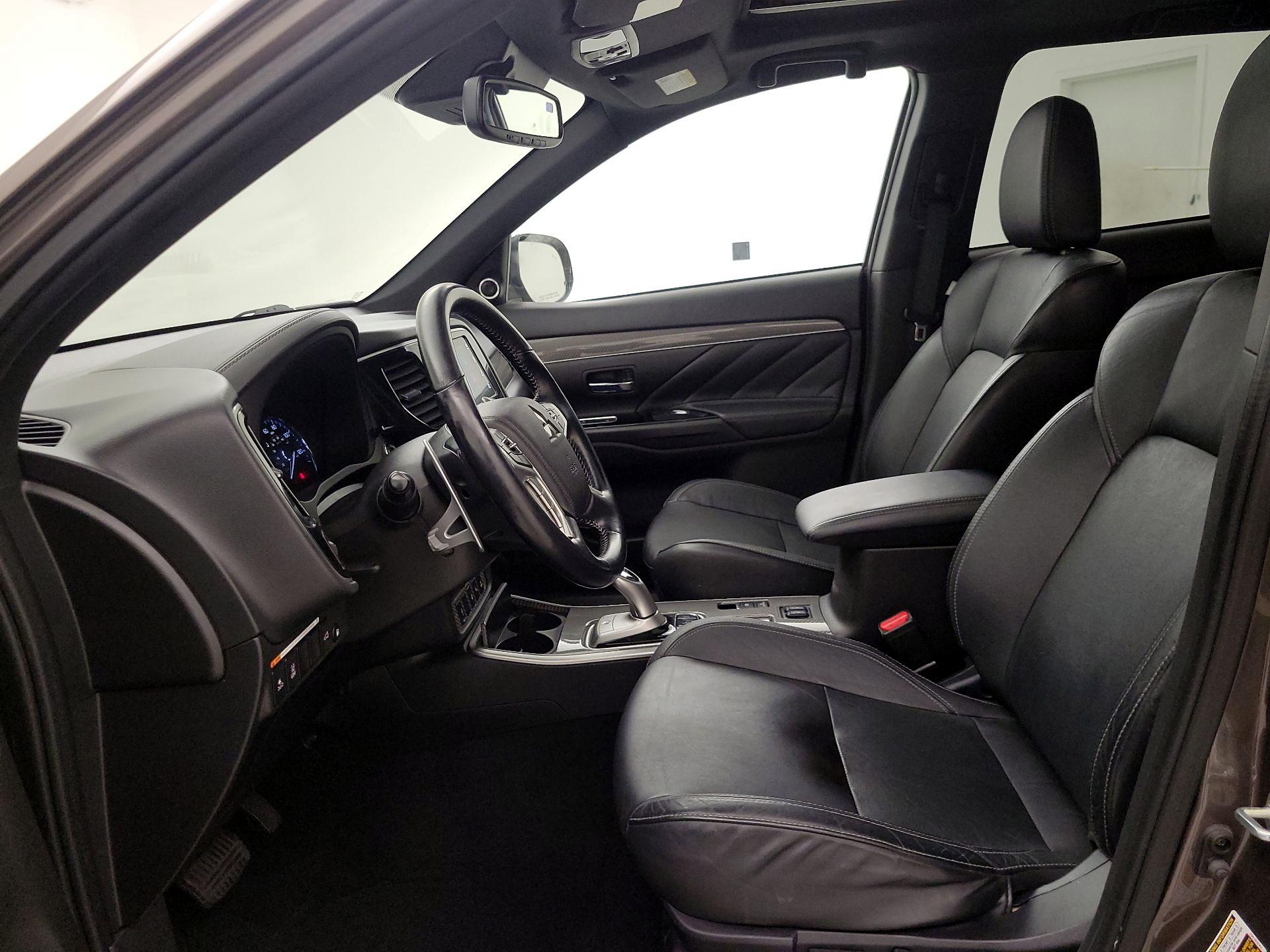 Thumbnail: 2019 Mitsubishi Outlander - 11