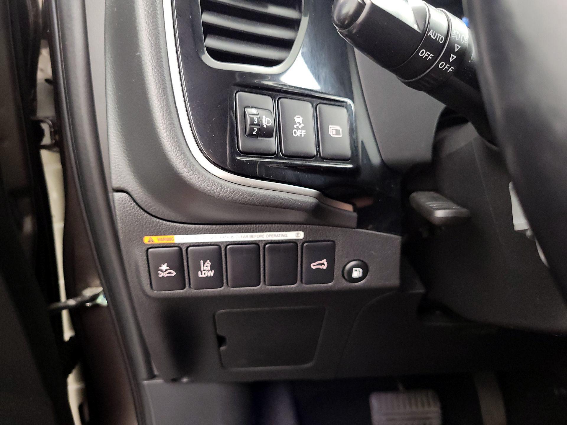 Thumbnail: 2019 Mitsubishi Outlander - 13