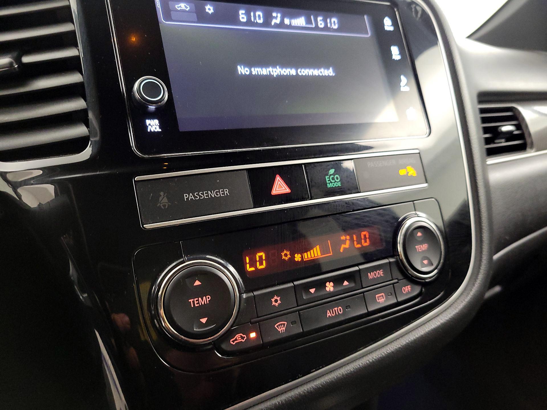 Thumbnail: 2019 Mitsubishi Outlander - 16
