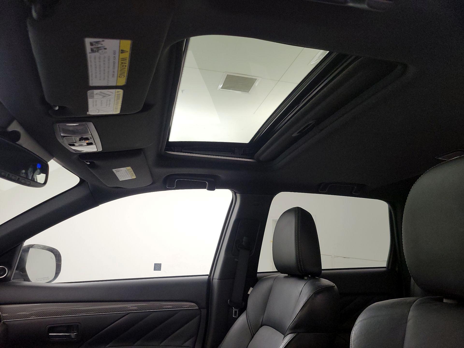 Thumbnail: 2019 Mitsubishi Outlander - 19