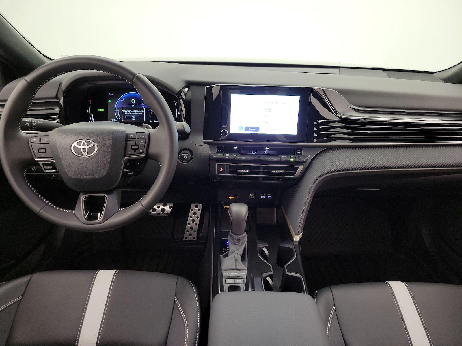 2026 Toyota Camry SE - Photo 10