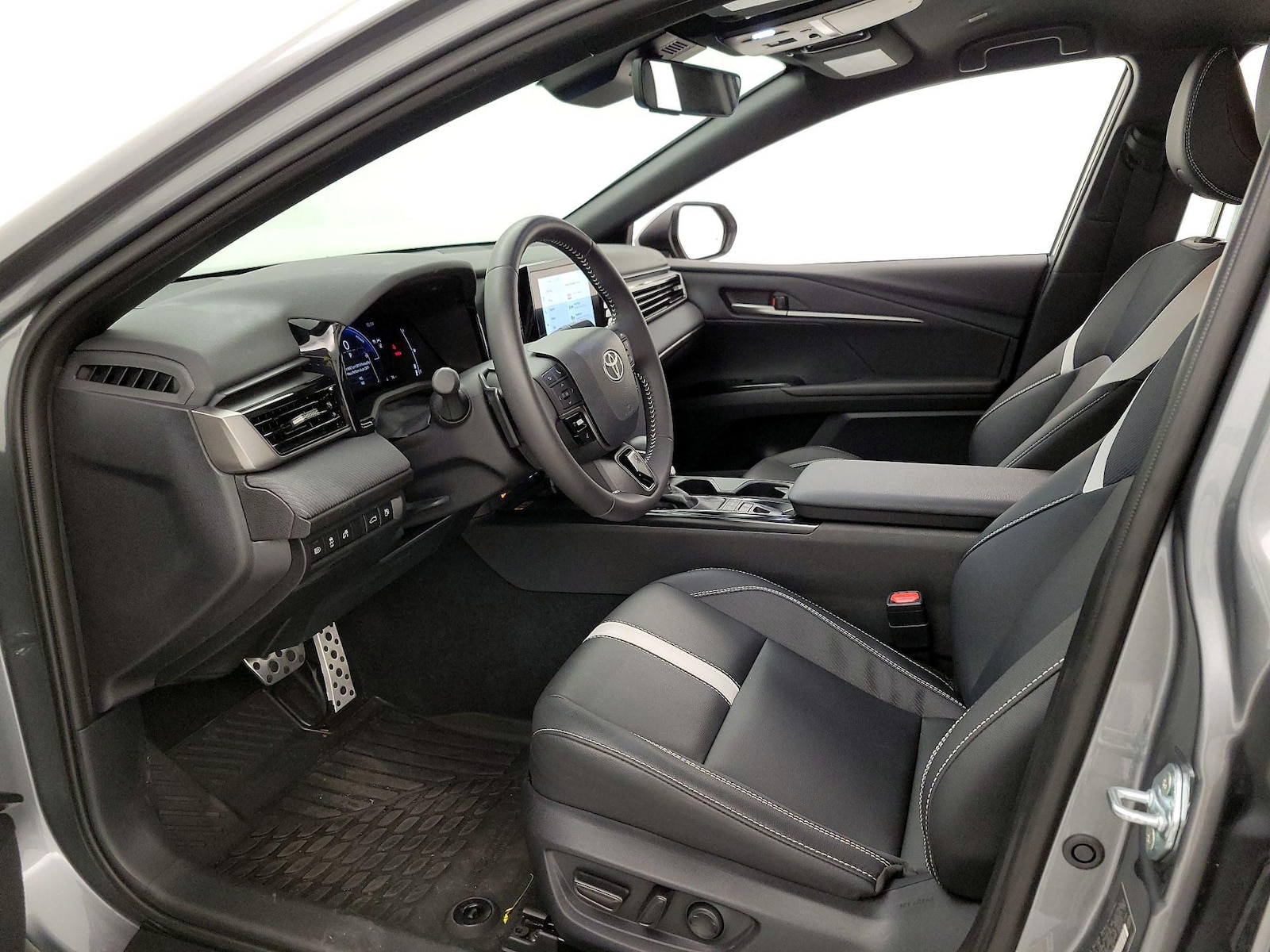 2026 Toyota Camry SE - Photo 12