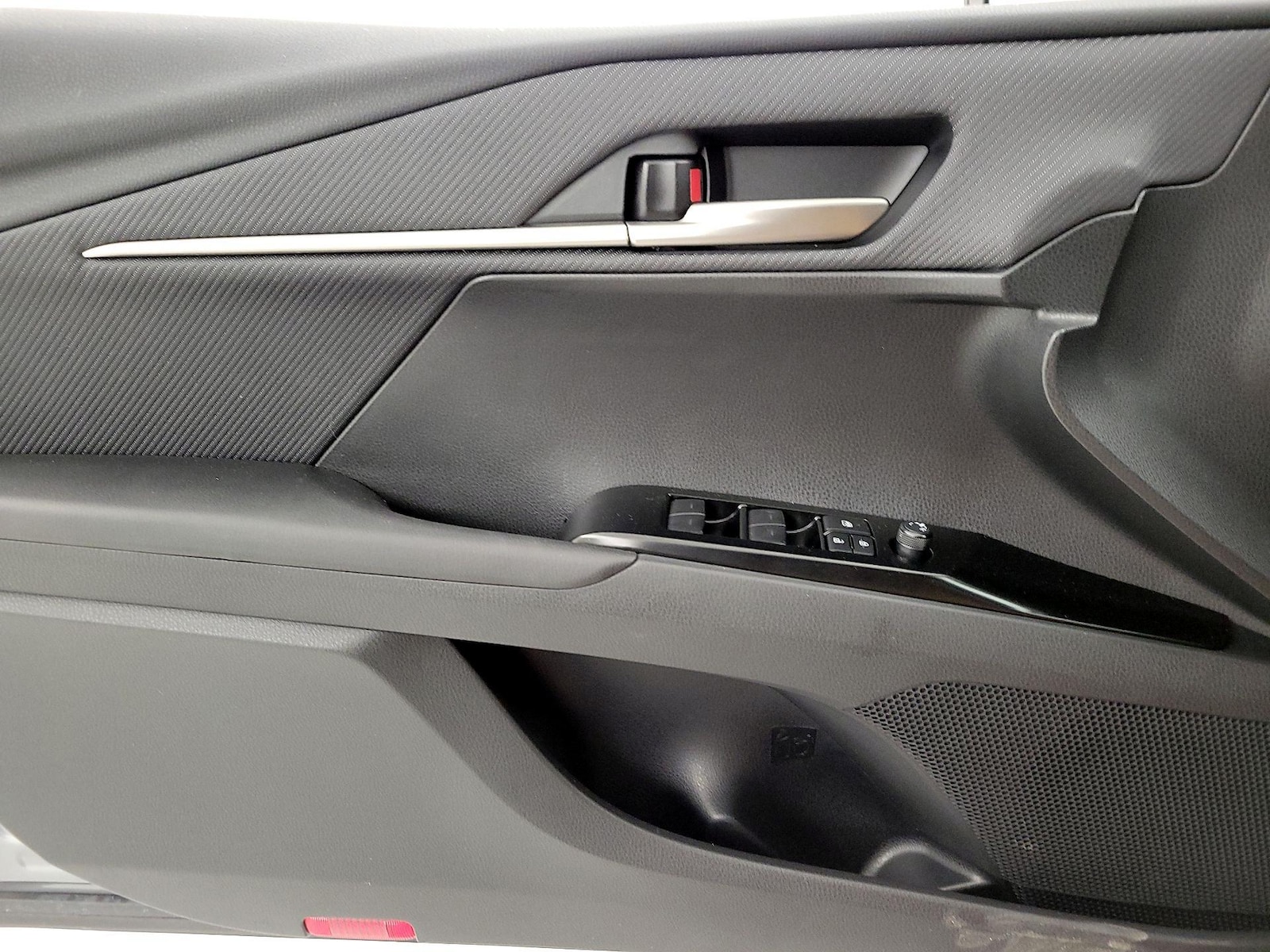 2026 Toyota Camry SE - Photo 13