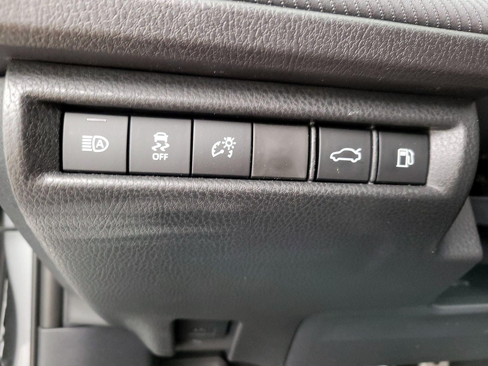 2026 Toyota Camry SE - Photo 14
