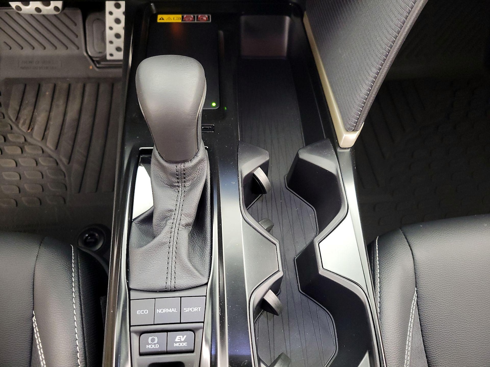 2026 Toyota Camry SE - Photo 18