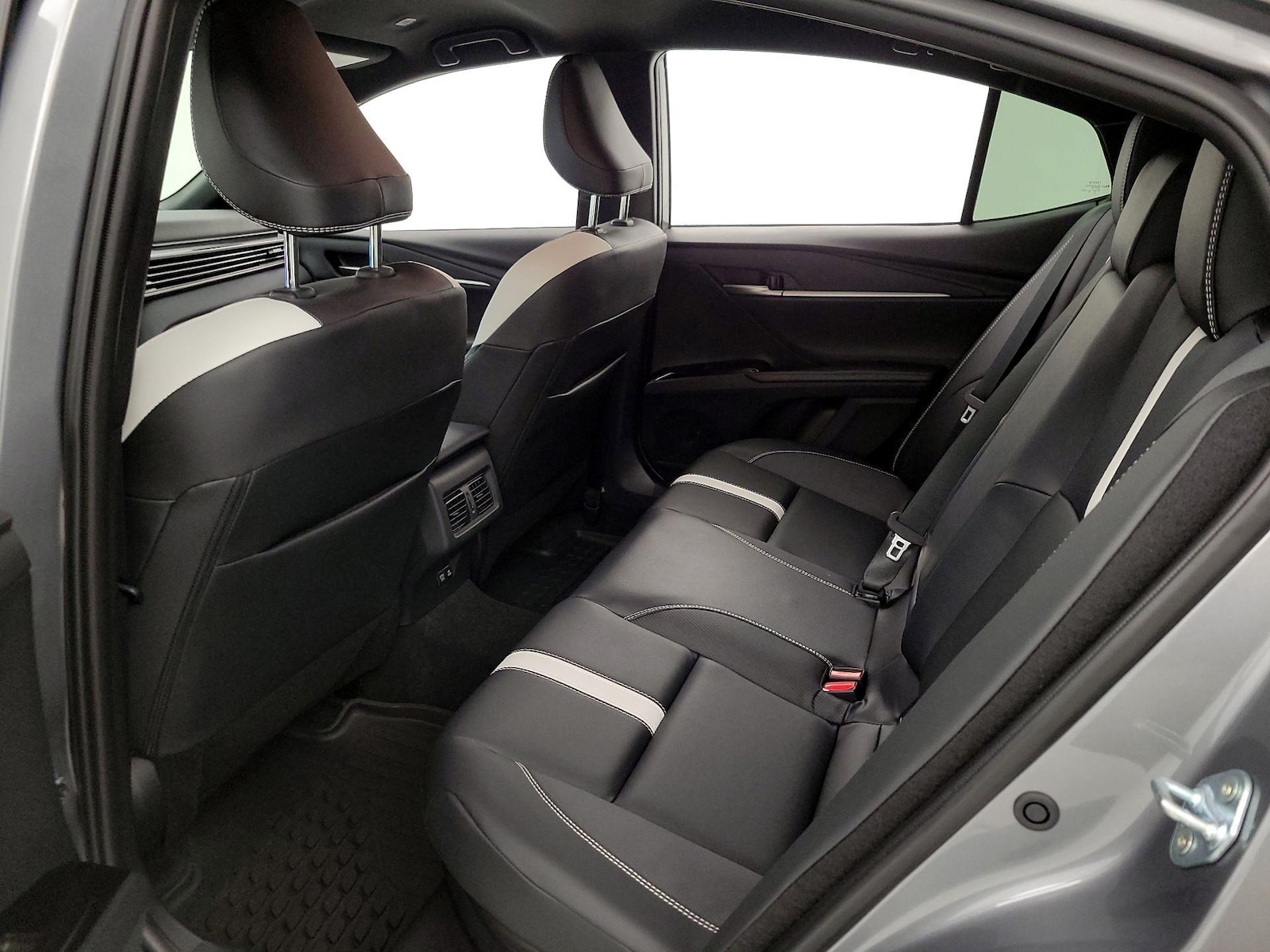 2026 Toyota Camry SE - Photo 20