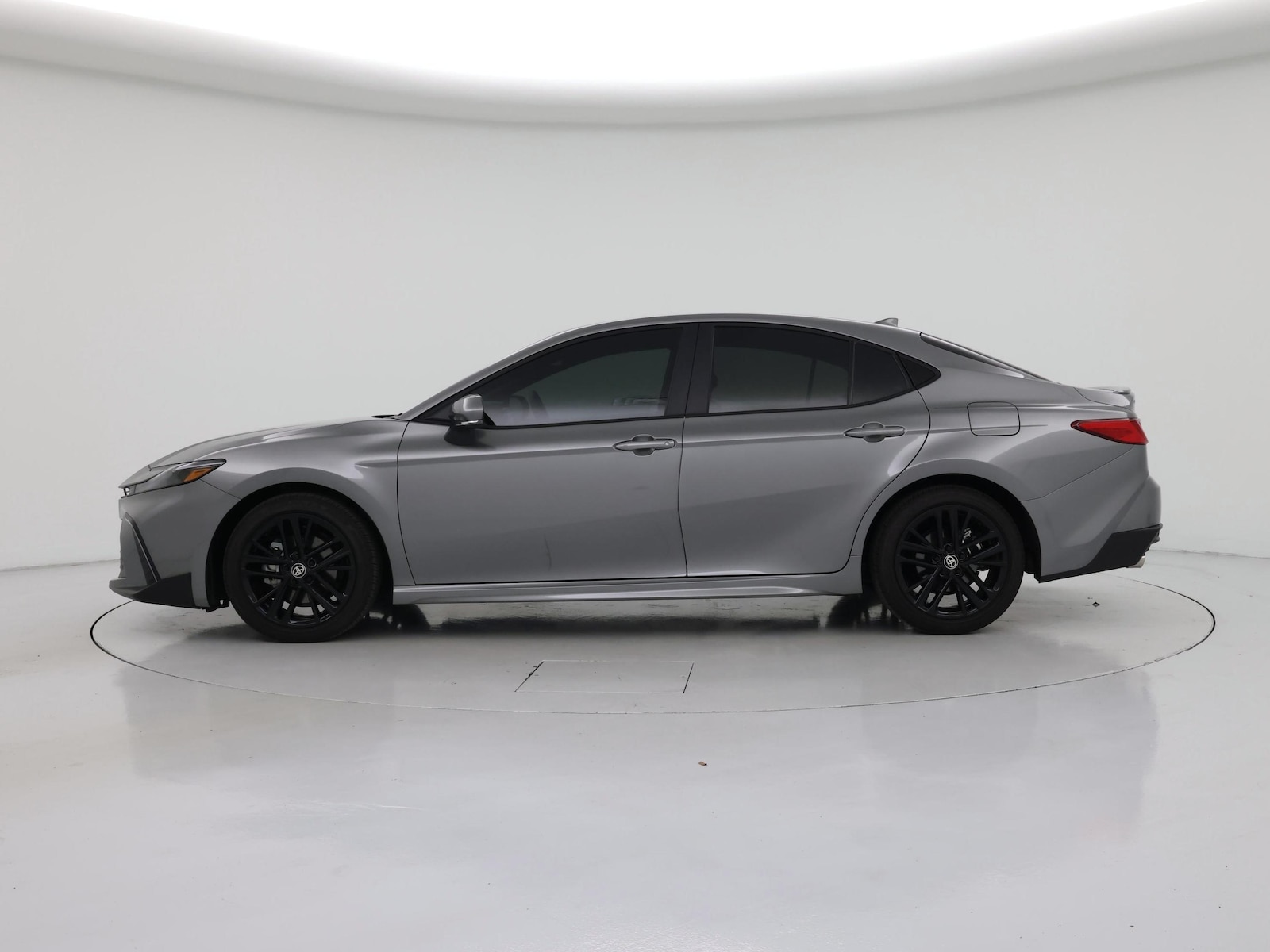 2026 Toyota Camry SE - Photo 4