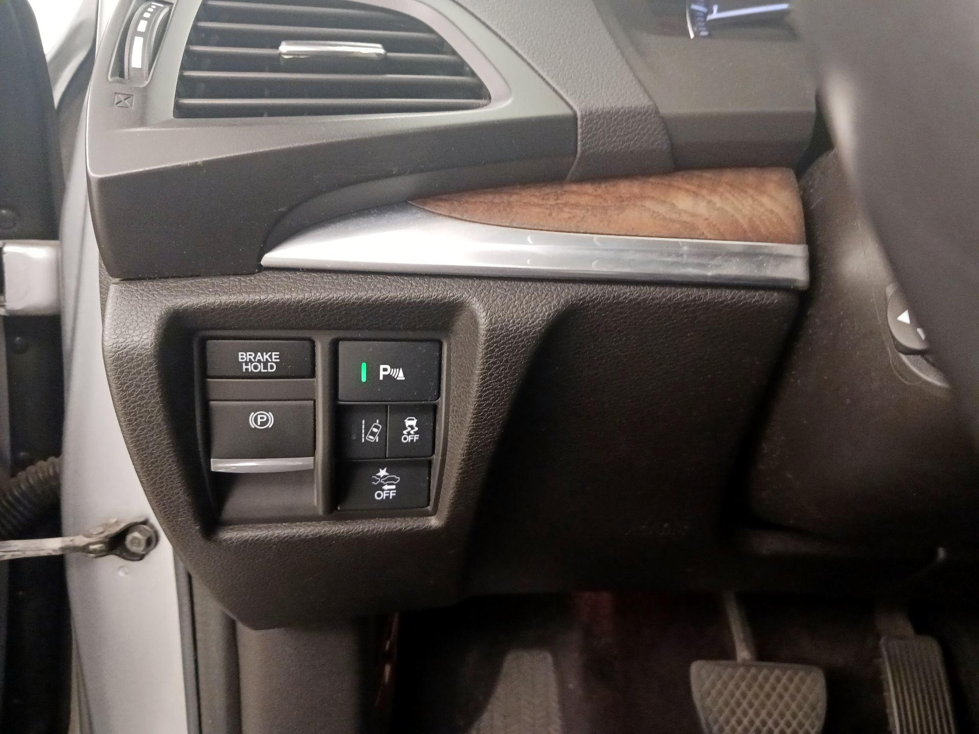 Thumbnail: 2020 Acura MDX - 13