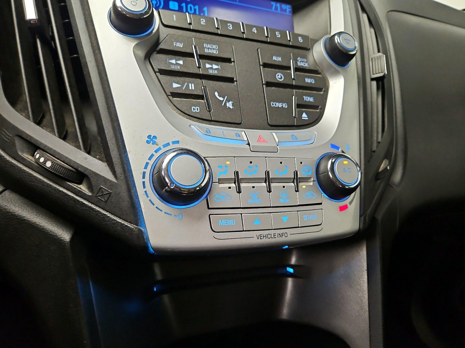 2015 Chevrolet Equinox LS - Photo 15