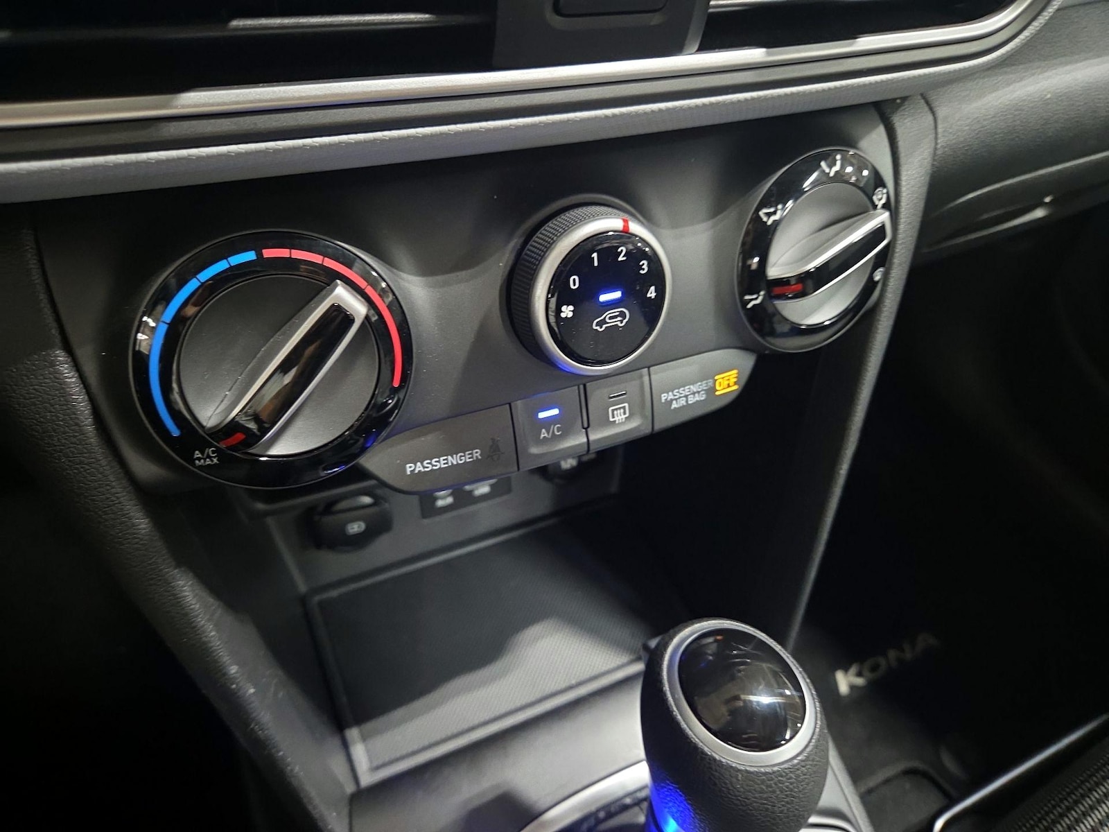 2020 Hyundai Kona SE - Photo 17