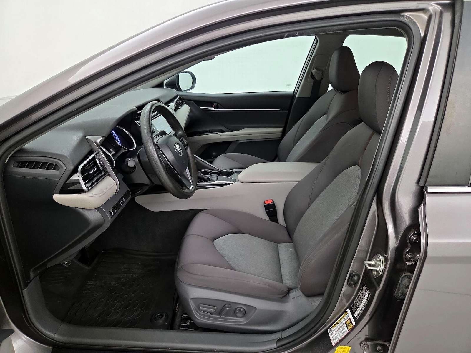 2019 Toyota Camry LE - Photo 12