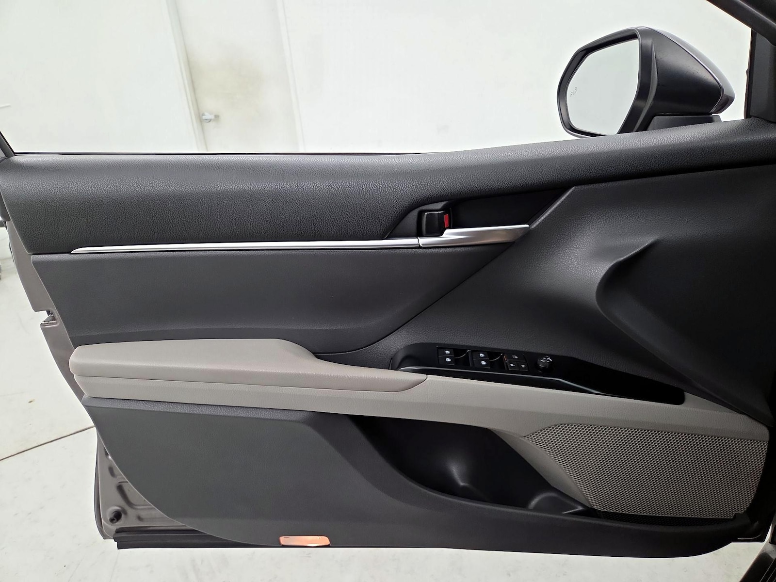2019 Toyota Camry LE - Photo 13