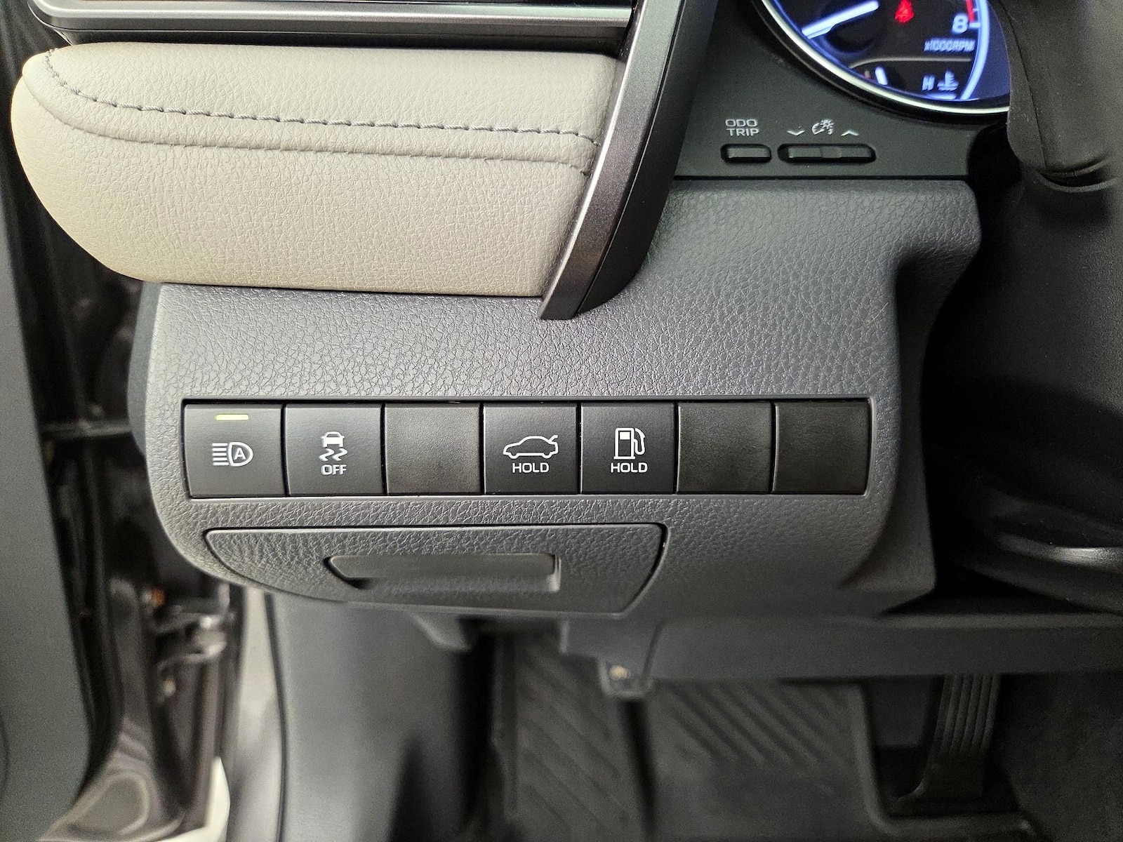 2019 Toyota Camry LE - Photo 14