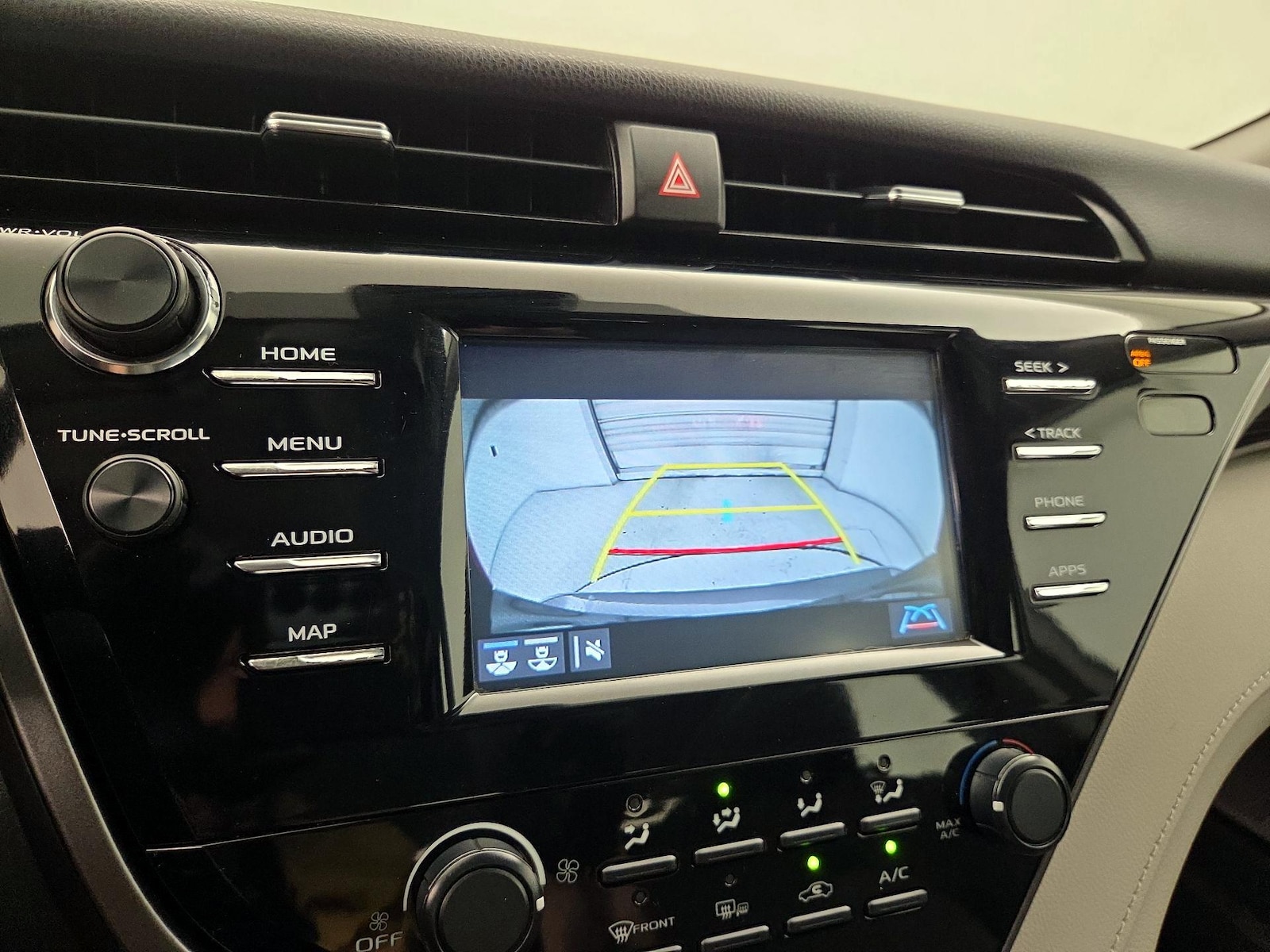 2019 Toyota Camry LE - Photo 16