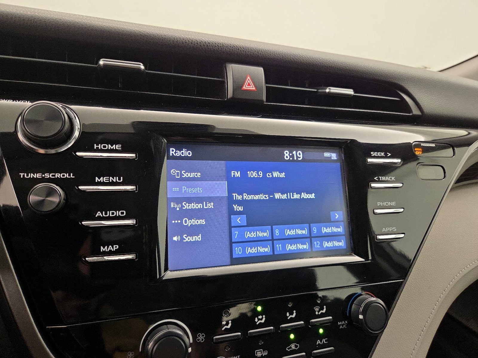 2019 Toyota Camry LE - Photo 17
