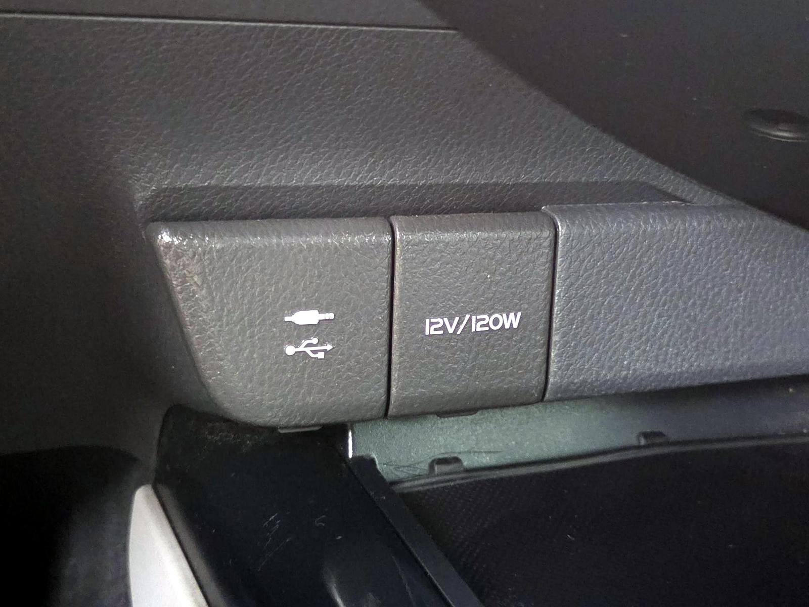 2019 Toyota Camry LE - Photo 20