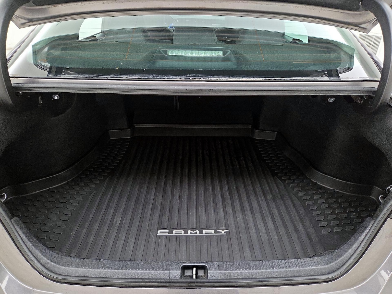 2019 Toyota Camry LE - Photo 22
