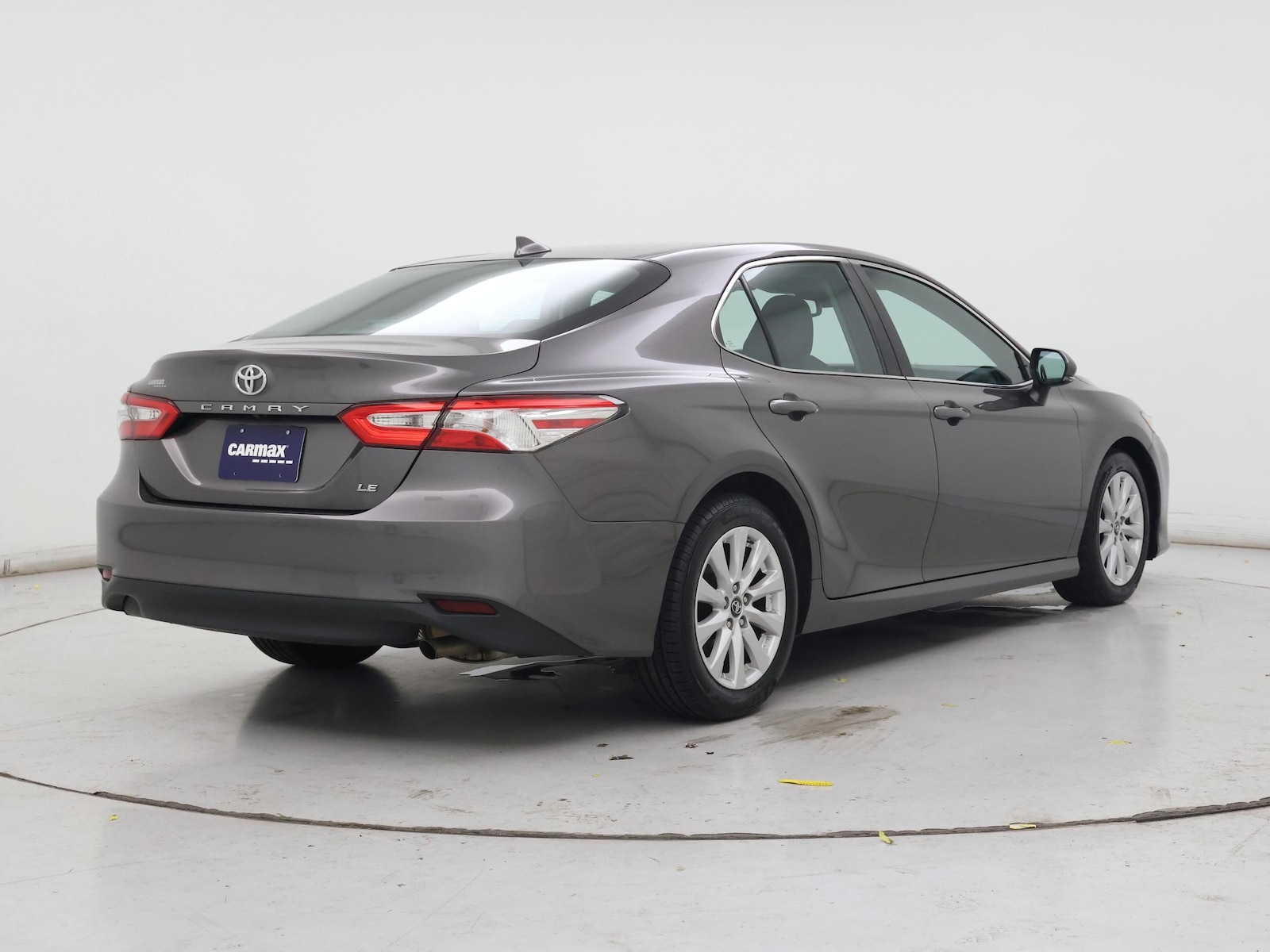 2019 Toyota Camry LE - Photo 9
