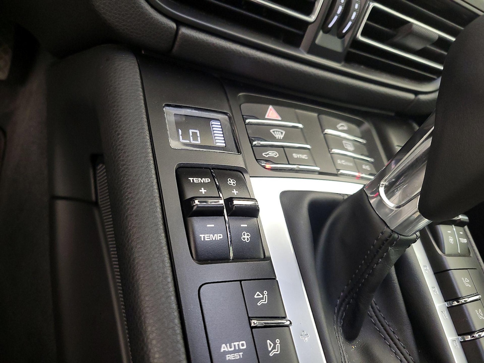 2021 Porsche Macan Base - Photo 16