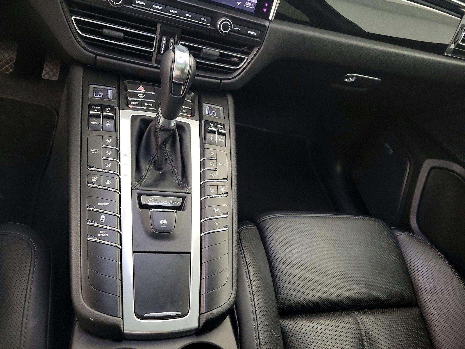 2021 Porsche Macan Base - Photo 17