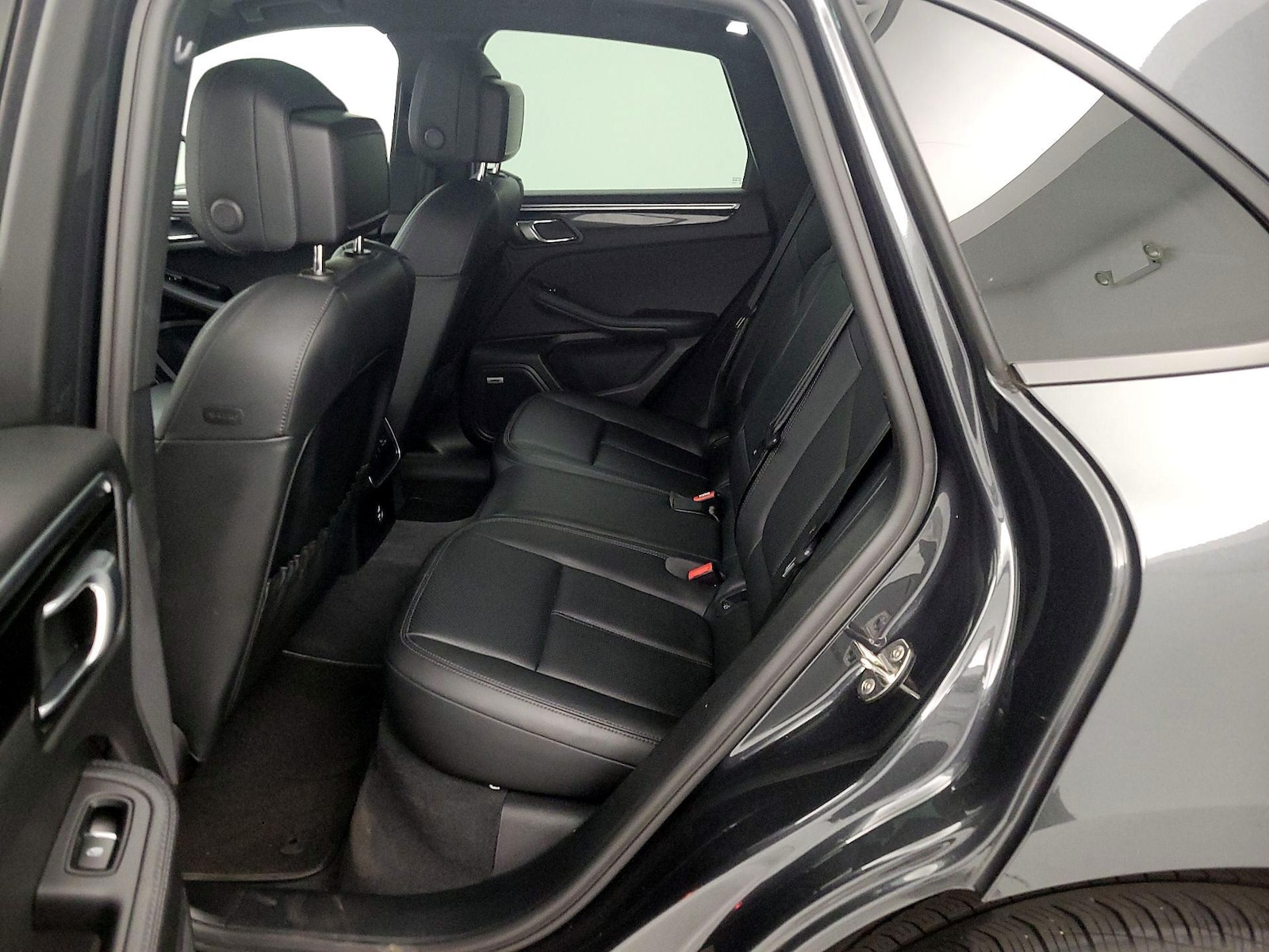 2021 Porsche Macan Base - Photo 20