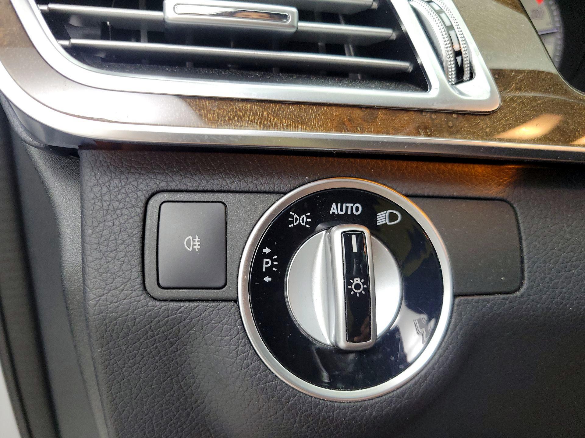 Thumbnail: 2016 Mercedes-Benz E-Class - 13