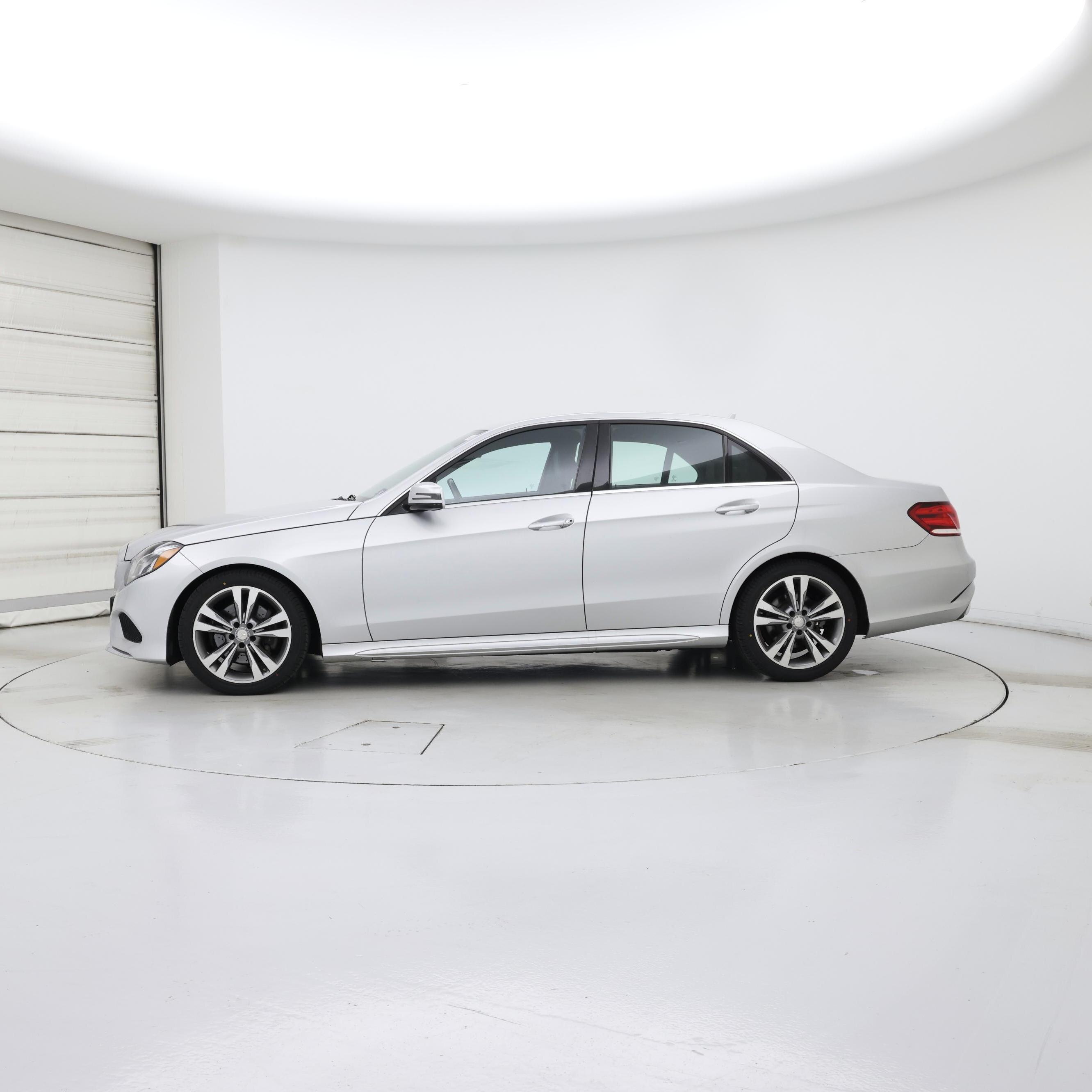 Thumbnail: 2016 Mercedes-Benz E-Class - 3