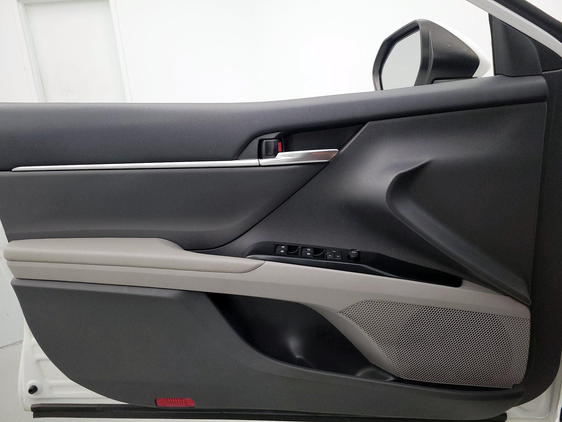 Thumbnail: 2020 Toyota Camry - 12