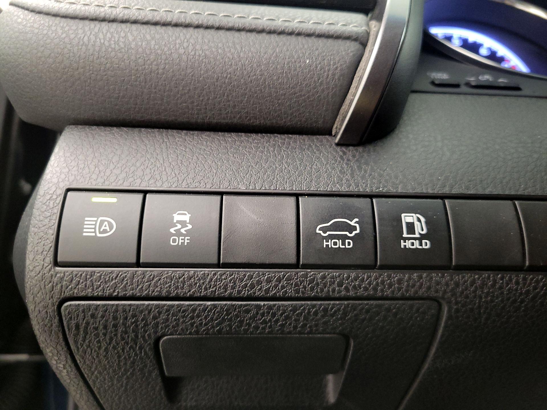 Thumbnail: 2019 Toyota Camry - 13