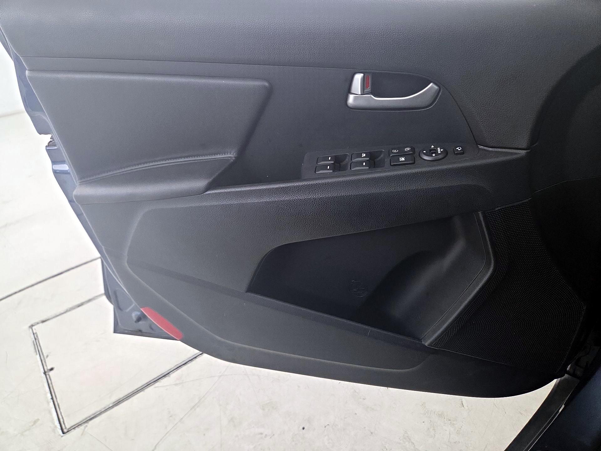 Thumbnail: 2014 Kia Sportage - 12