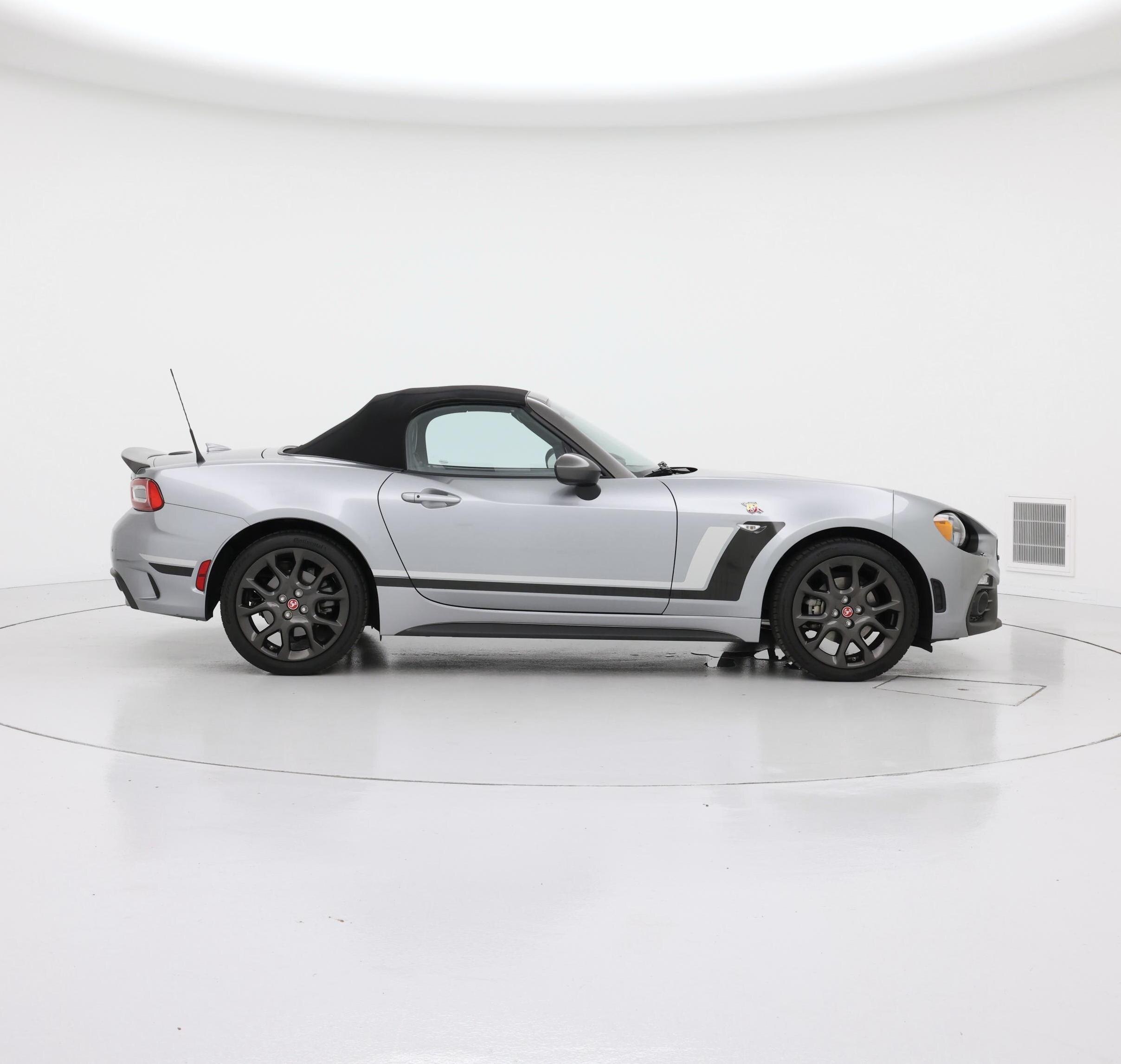 Thumbnail: 2017 Fiat 124 Spider - 7