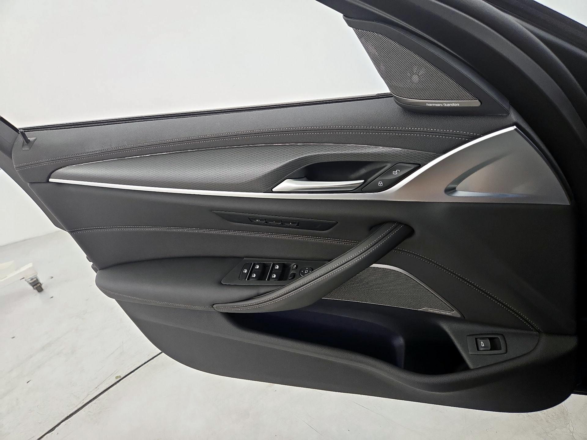 Thumbnail: 2022 BMW 5 Series - 12