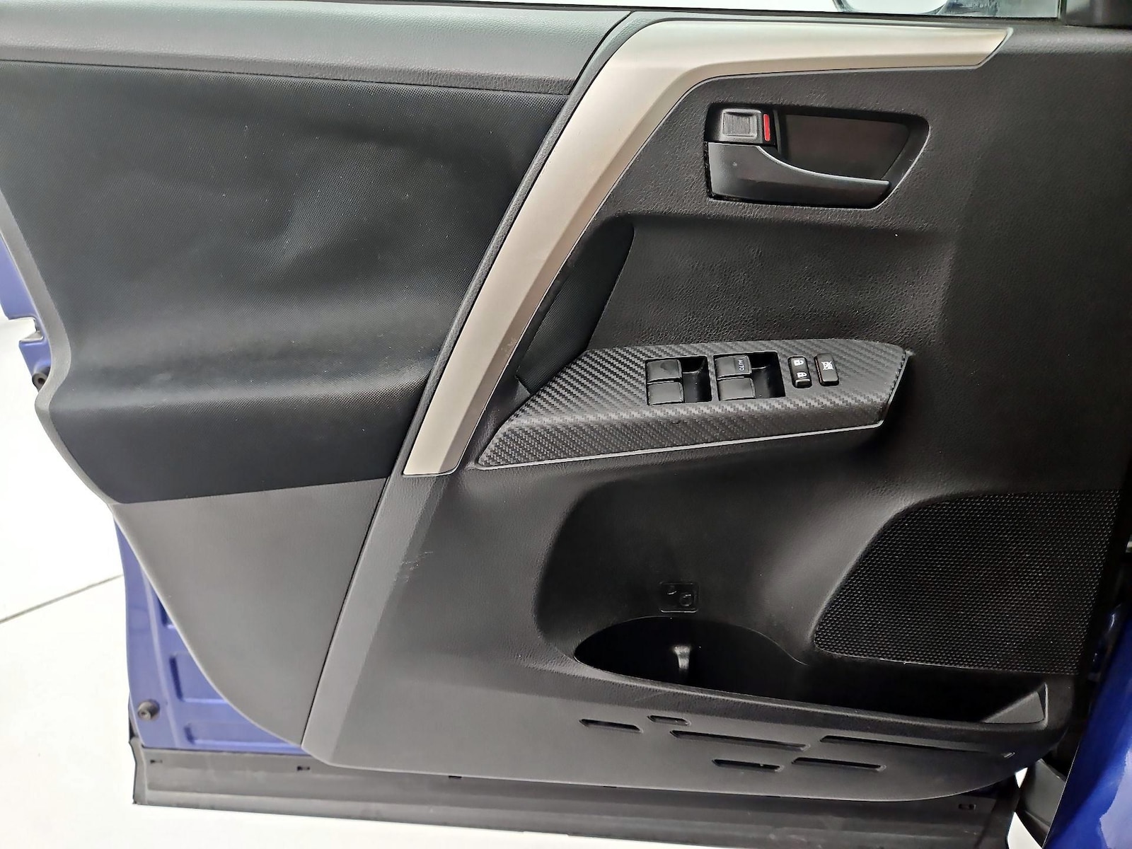2015 Toyota RAV4 LE - Photo 13