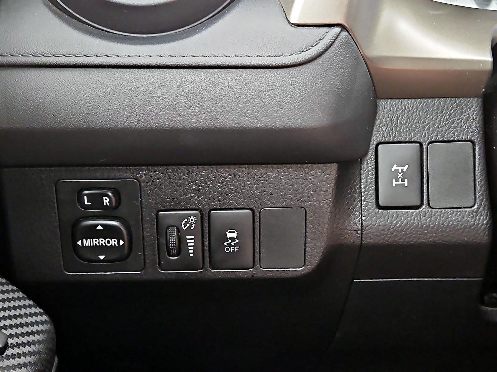 2015 Toyota RAV4 LE - Photo 14