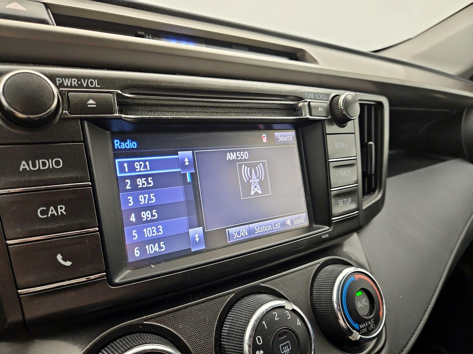 2015 Toyota RAV4 LE - Photo 16
