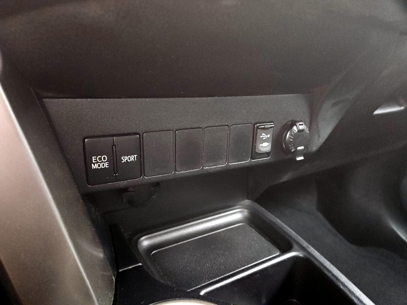 2015 Toyota RAV4 LE - Photo 19