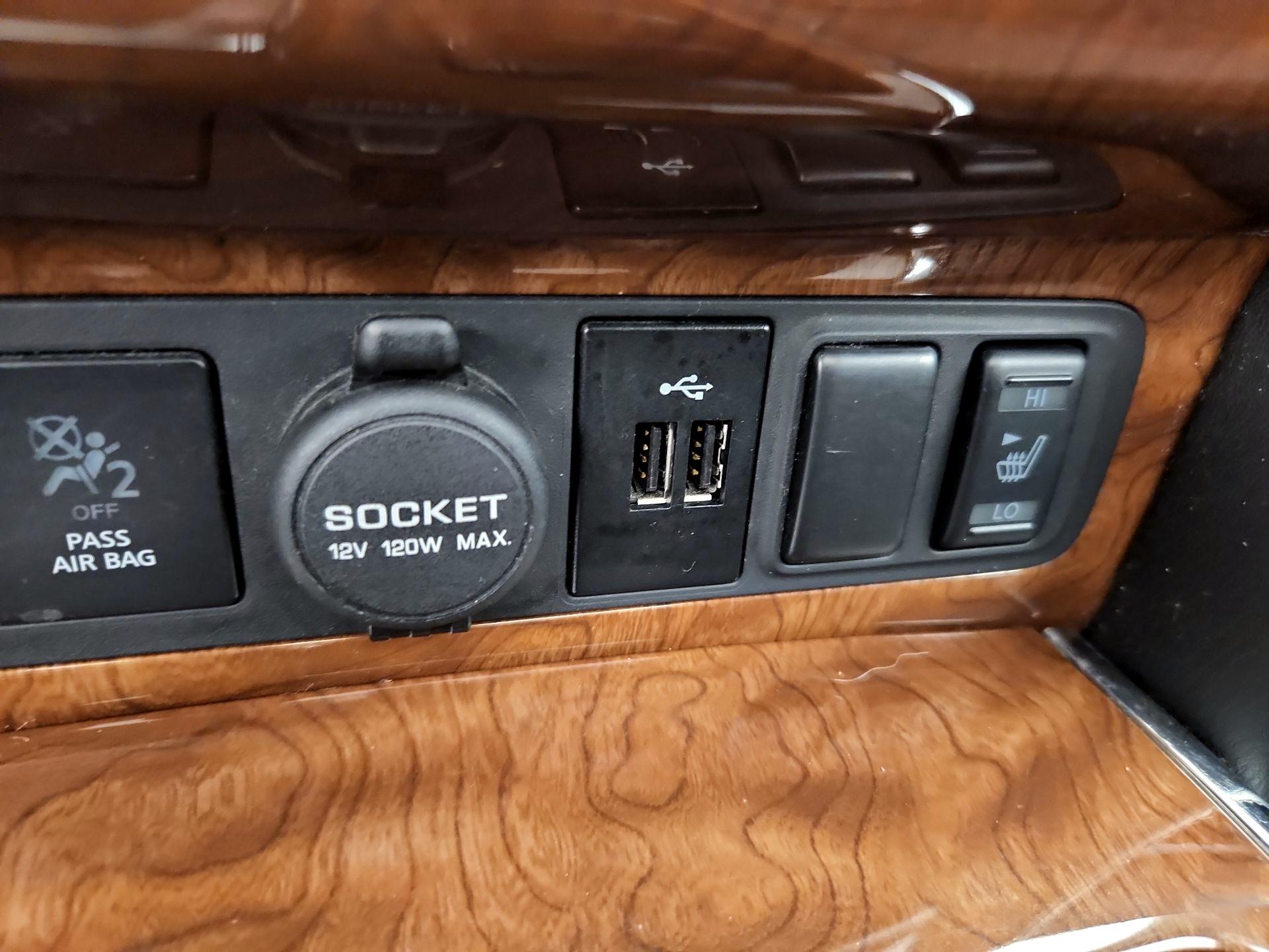 Thumbnail: 2019 INFINITI QX80 - 19
