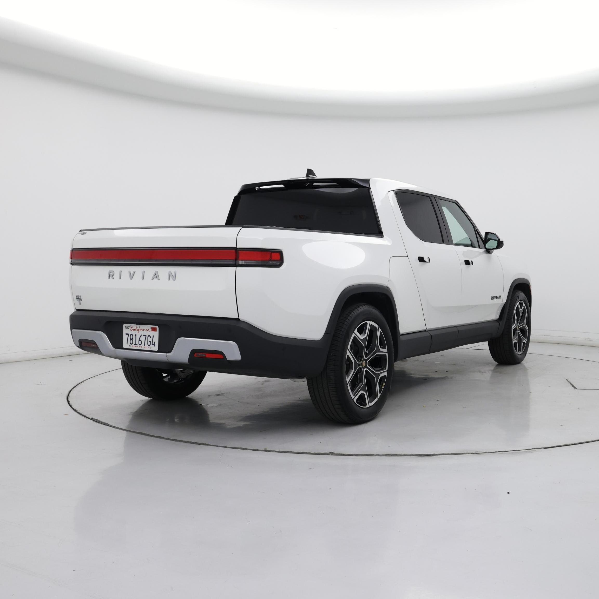 Thumbnail: 2026 Rivian R1T - 8