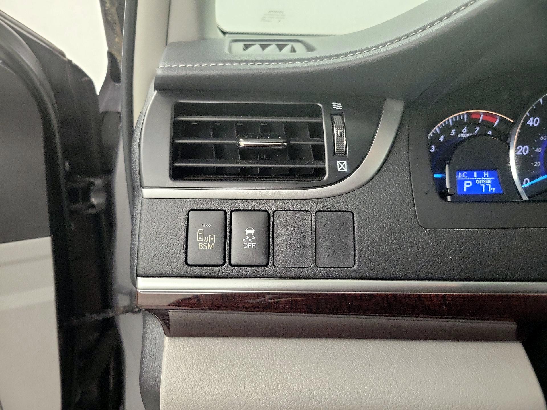 Thumbnail: 2014 Toyota Camry - 11
