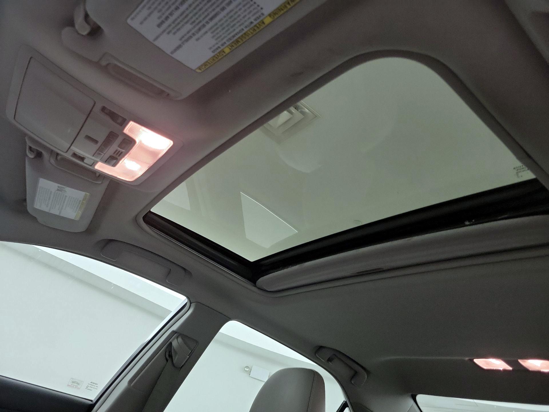 Thumbnail: 2014 Toyota Camry - 18