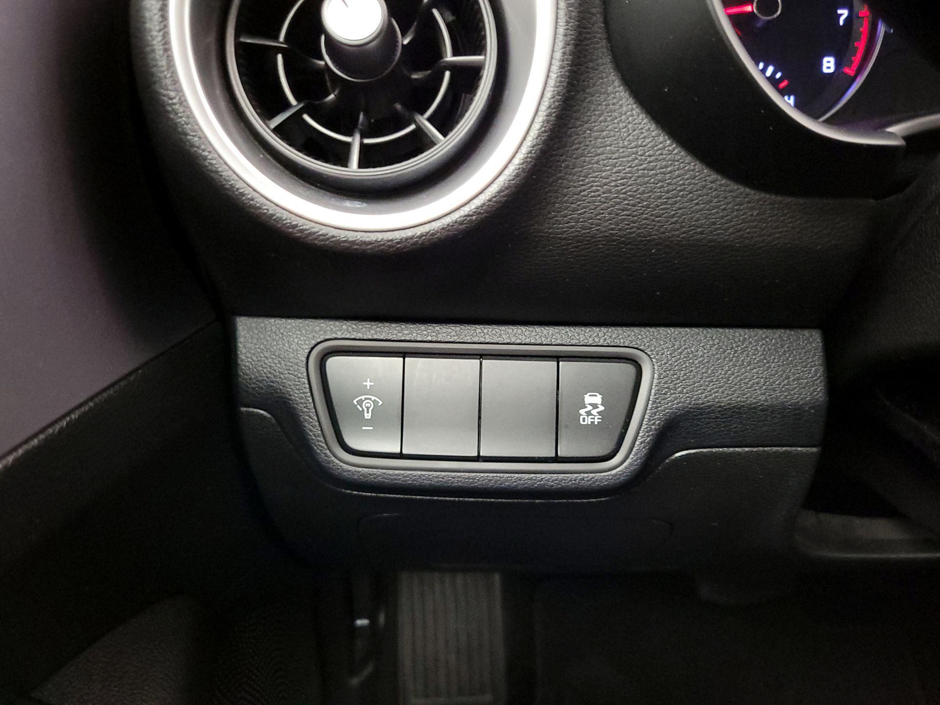 Thumbnail: 2022 Kia Forte - 13