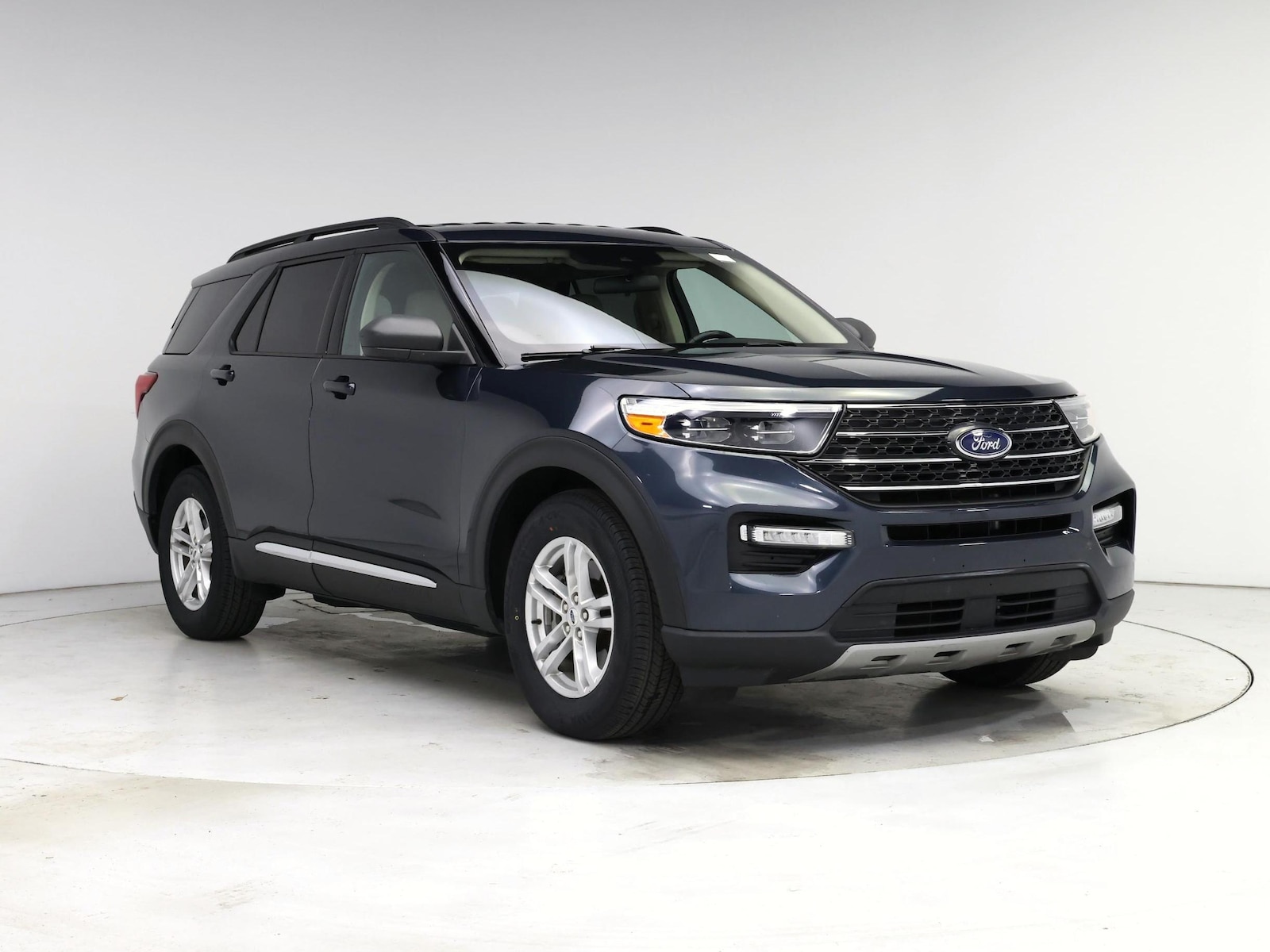 2022 Ford Explorer XLT - Photo 2